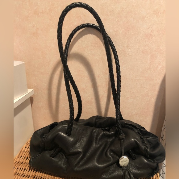 Furla 100% leather shoulder bag - bought in Italy - Picture 2 of 4